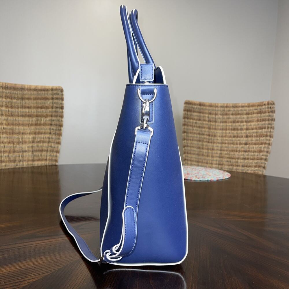 Vera Bradley BRAND NEW WITH TAGS Large Faux Leather Tote - Classic Navy​​​ - Picture 5 of 15